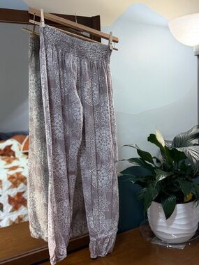 Women's Smocked Waist Printed Harem Pants - purple-grey/White